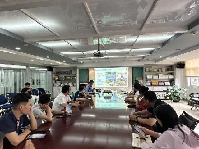 龙华交警走进企业，这些交通安全知识你必须知道  第1张