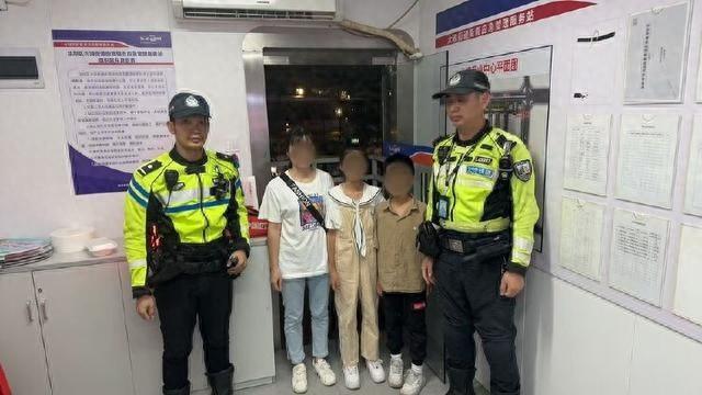 太惊险！深圳两小孩在商业中心走丢，多亏了他们