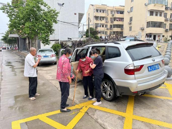 退休返聘主任郑红艺：一杯爱心凉茶，传递社区温暖  第3张