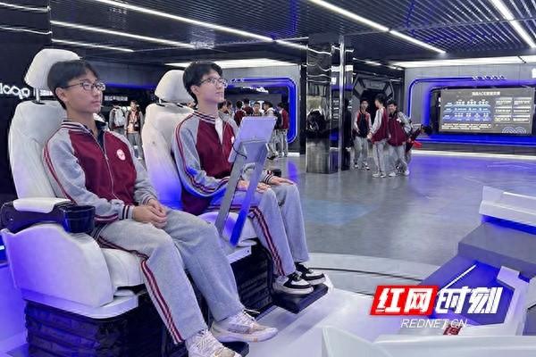 南方中学高一学生乌镇研学，自动驾驶与古镇文化的奇妙碰撞