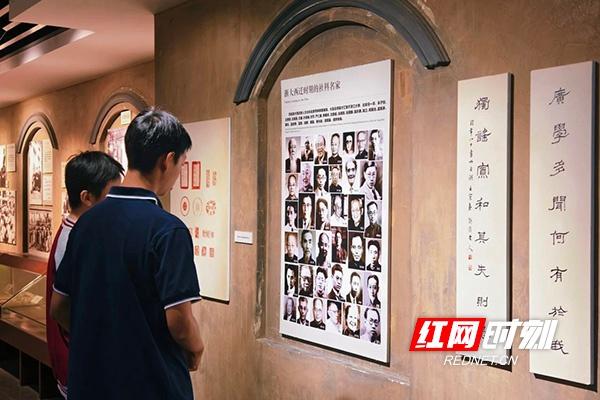 南方中学高一学生乌镇研学，自动驾驶与古镇文化的奇妙碰撞  第2张