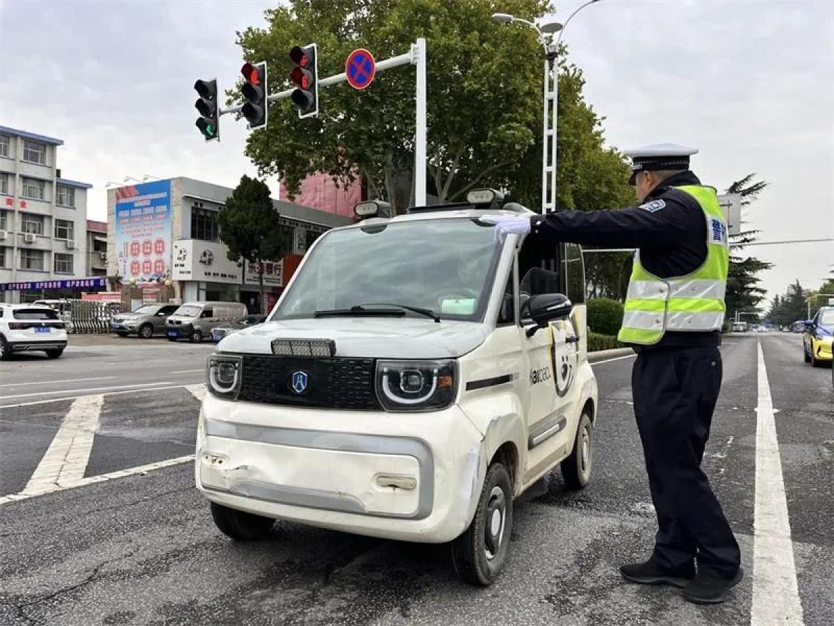 漯河交警放大招！即日起至 2025 年 2 月 8 日，全面整治电动自行车交通违法乱象  第2张