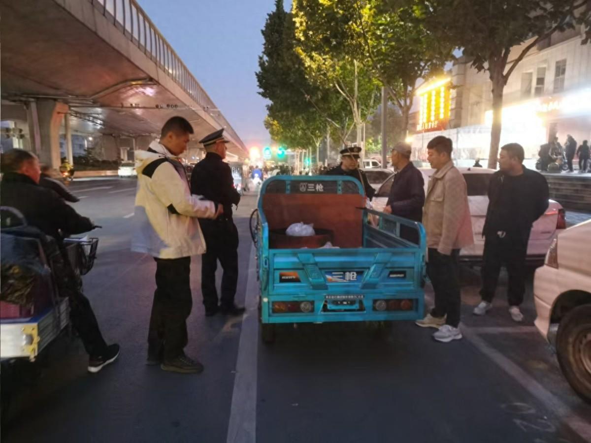 占道经营乱象何时休？郑州执法部门出手整治