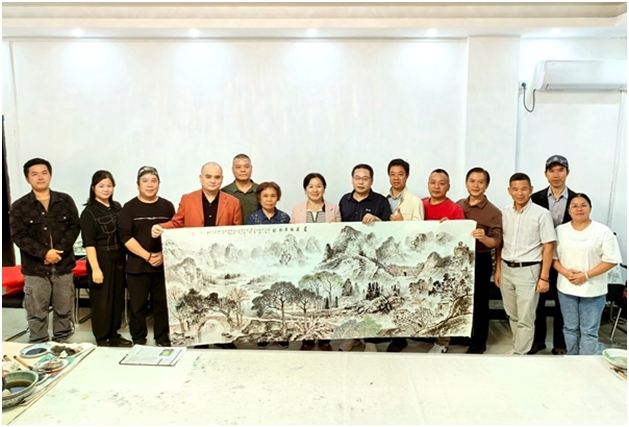 阳朔画家走进葡萄镇，用画笔勾勒出绝美山水画卷  第2张