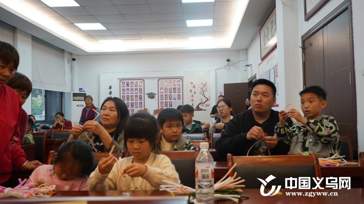 20 多组亲子家庭齐聚，用扭扭棒创造神奇！你还不来？  第2张