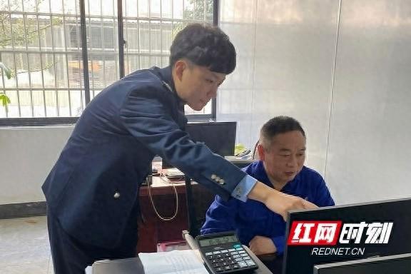 税务干部深入企业辅导申报，助力创新发展  第1张