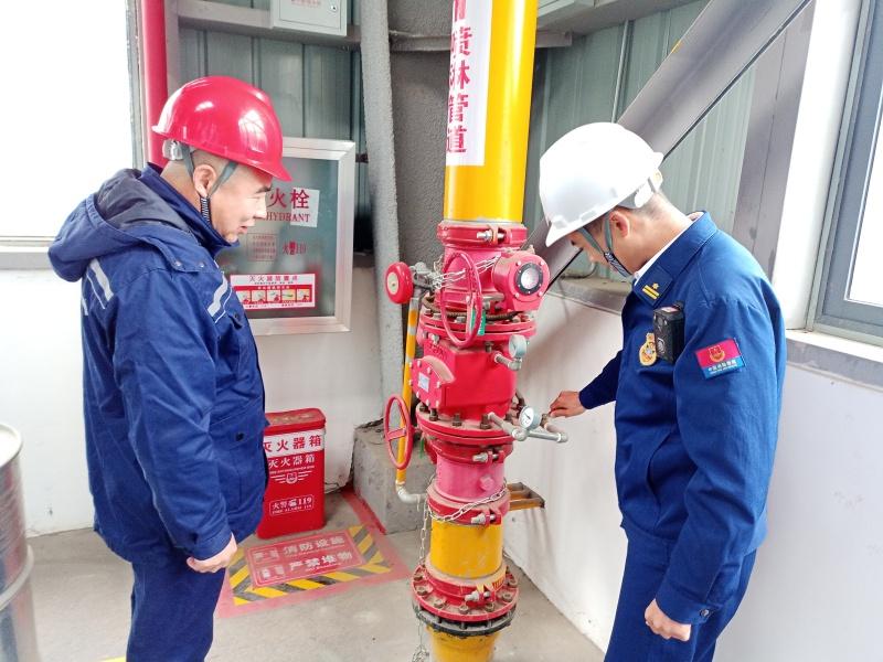 枝江市消防救援大队深入姚家港化工园企业，排查隐患保安全  第2张