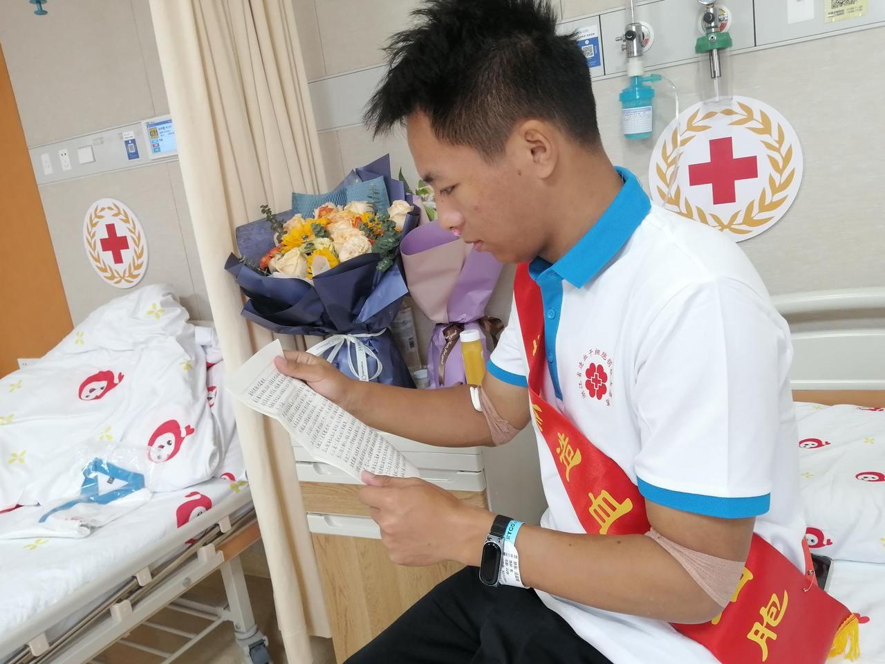 00 后体育老师请假 15 天,学生不解,得知原因后纷纷竖起大拇指 第2张 00 后体育老师请假 15 天,学生不解,得知原因后纷纷竖起大拇指 第2张