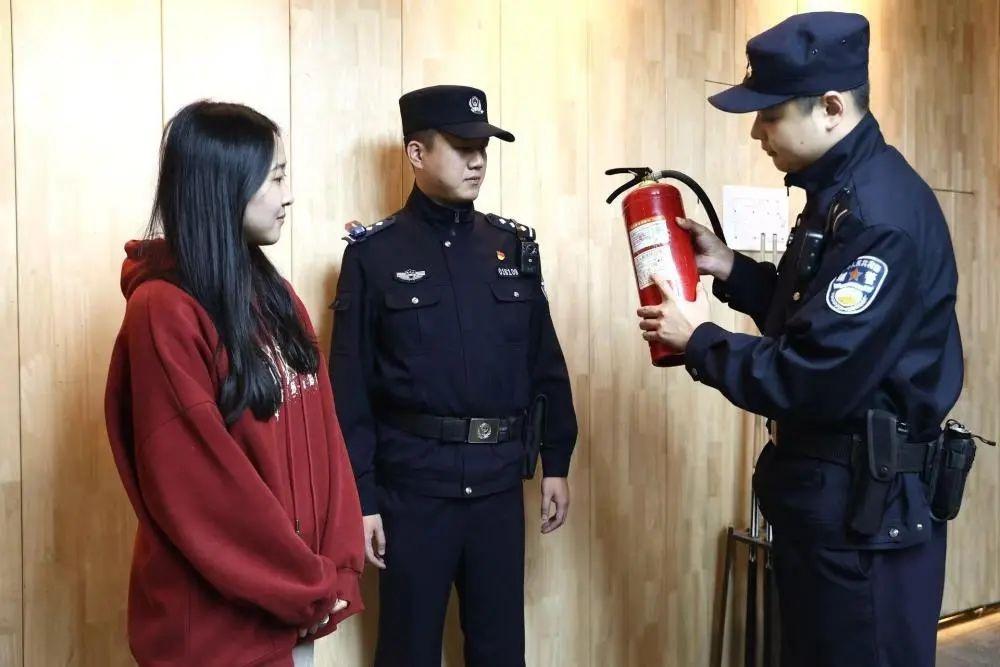 哈尔滨警方开展九小场所消防隐患排查，筑牢安全屏障  第3张