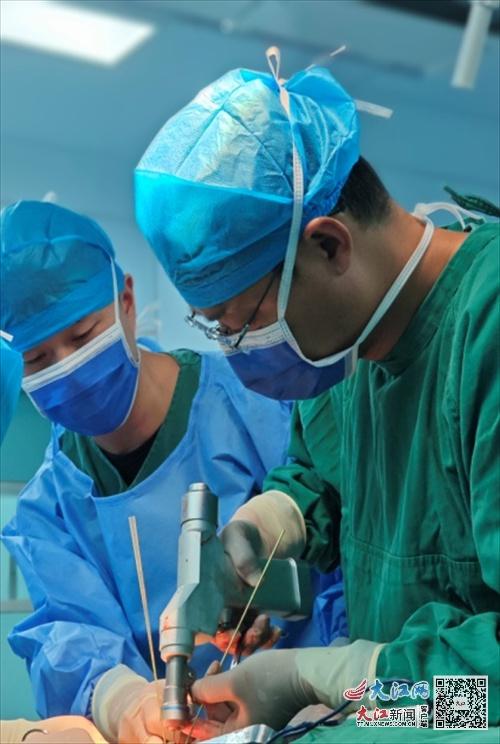 15 岁男孩骨折，专家团队创新内固定方法，手术难度高风险大，最终成功  第3张