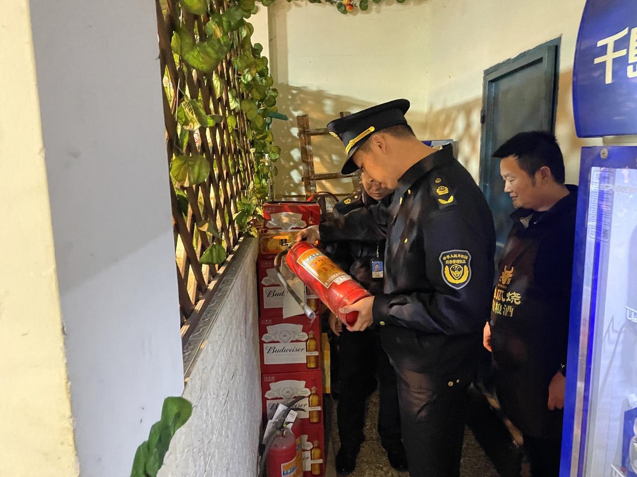 区街领导亲自带班，多部门协同联动，只为守护你的安全  第2张