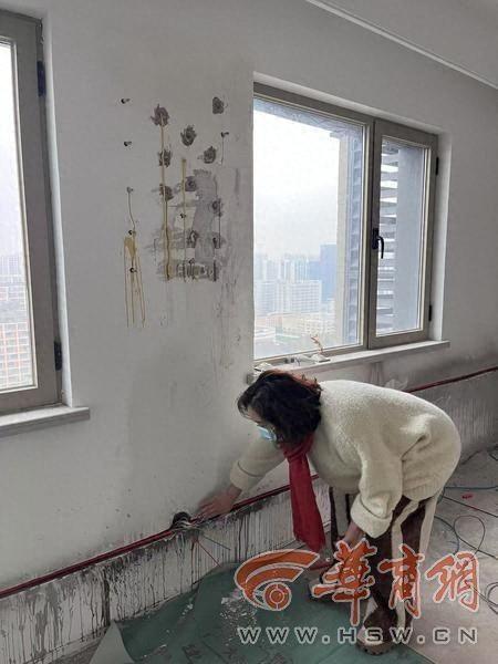200 平近 400 万的房子，还没住就渗水，业主崩溃：这咋住人？  第1张