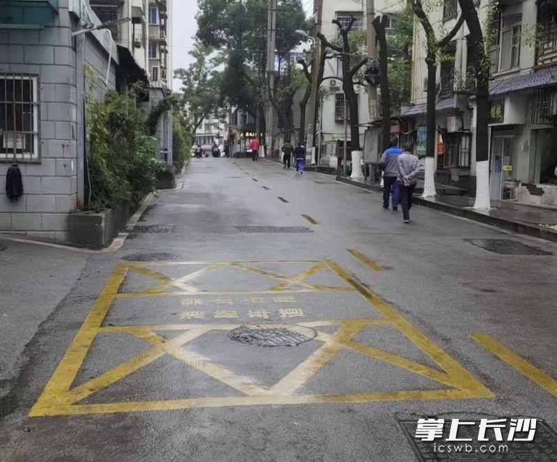 长沙背街小巷停车乱象何时休？交警出手整治  第2张