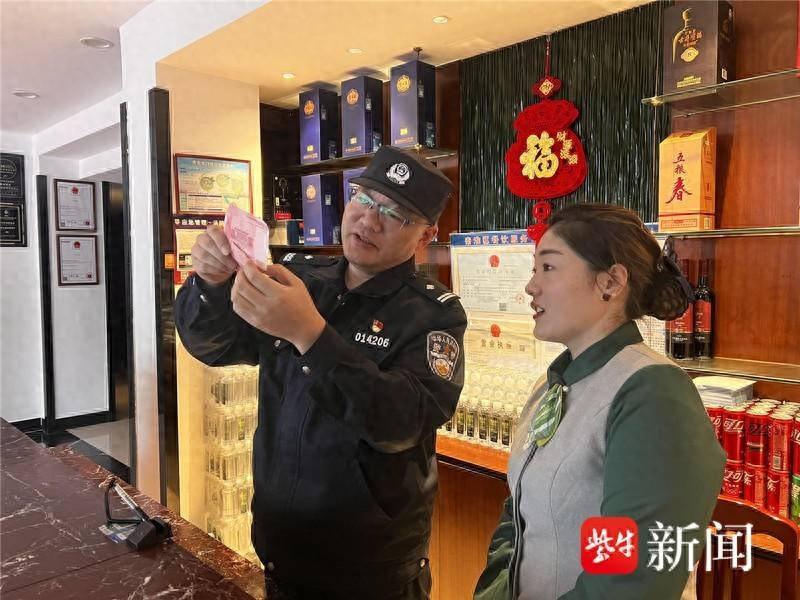 街边店面成假币流通重灾区？秦淮警方开展假币宣传活动