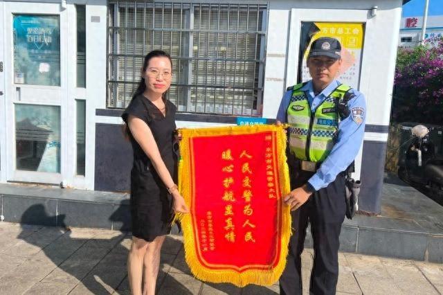 100 余名摩托车骑手齐聚东方，交警一路保驾护航，背后原因令人感动  第1张
