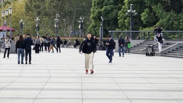 明天天气如何？外滩将跌破 10℃，出行请注意保暖  第2张