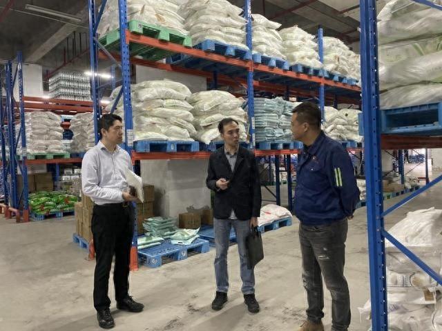 守护粮食安全，区商务委开展粮油社会责任储备及产品质量安全联合检查  第1张