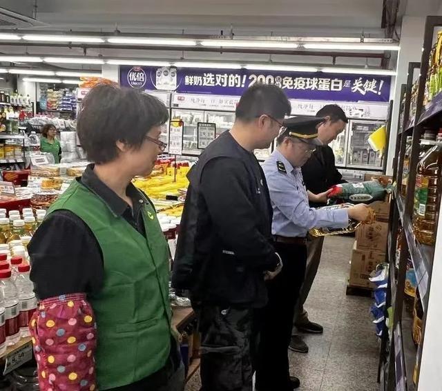 守护粮食安全，区商务委开展粮油社会责任储备及产品质量安全联合检查  第2张