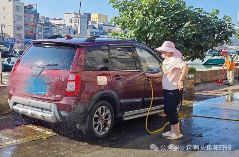 突发！北海市区北部滨海路几乎整条街道被淹，市民出行受阻  第1张