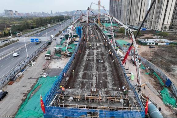 济南轨道交通 8 号线一期工程最后一联连续梁完成浇筑，月底全线桥通在望  第3张