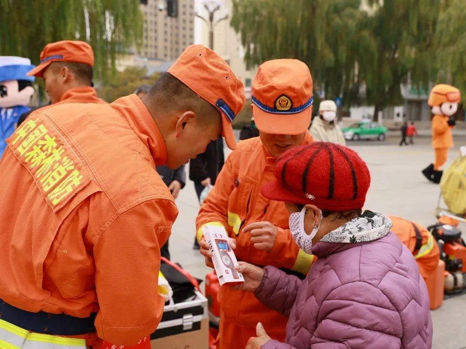 青海消防深入社区街道广场，这些防火知识你知道吗？  第2张