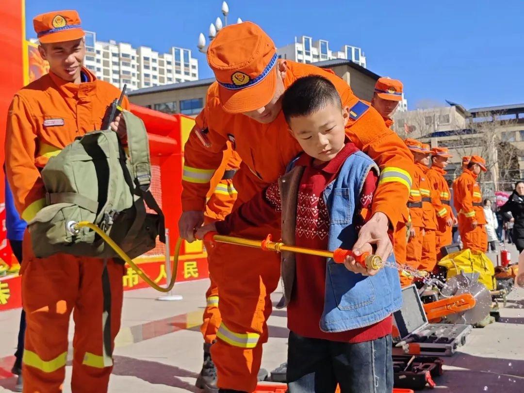 青海消防深入社区街道广场，这些防火知识你知道吗？  第8张