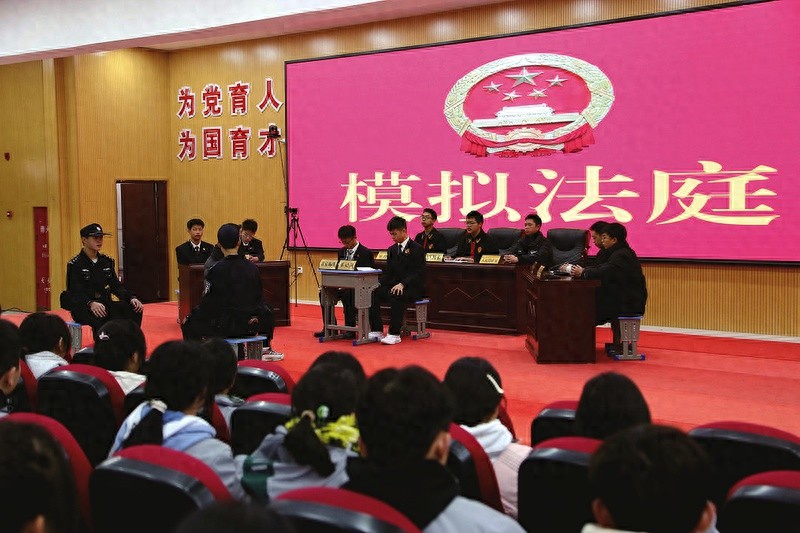 零距离体验法庭审判！黄平县中学生沉浸式模拟庭审，揭秘庭审背后的秘密