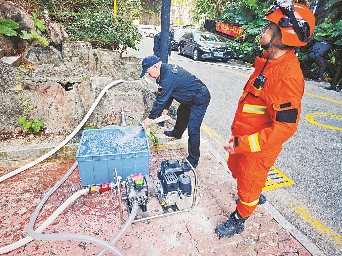 突发！华南名宇小区后山火情模拟，森防队员紧急出动，居民安全撤离全过程曝光  第1张