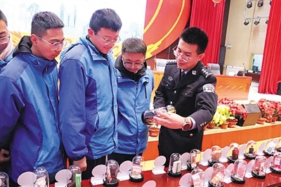 揭秘：民警如何通过真实案例让学生深刻认识禁毒的紧迫性  第2张