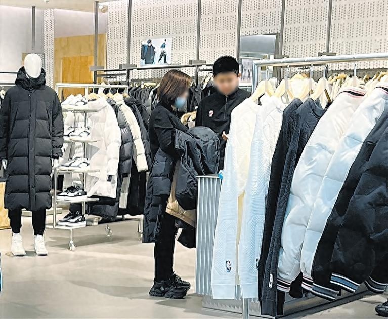 99元羽绒服竟是假货？寒冬购物陷阱揭秘，你中招了吗？  第1张
