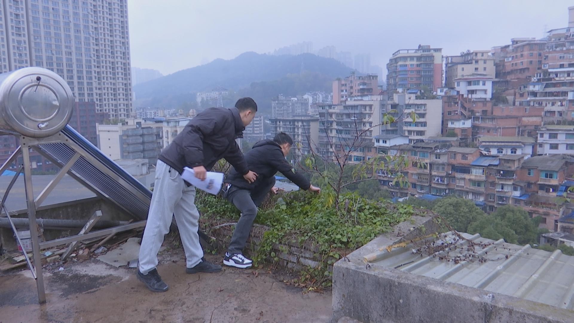 惊！贵阳左阿姨因楼顶外墙垮塌，整日忧心忡忡，连门都不敢出  第4张