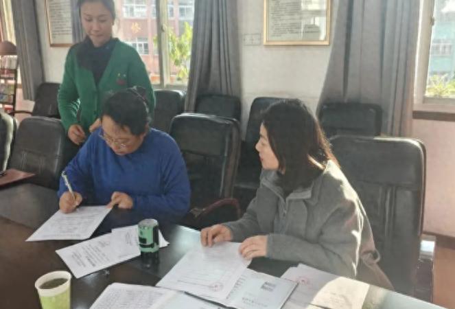 铜官区委编办如何通过双随机抽查确保事业单位法人公示信息的真实性？