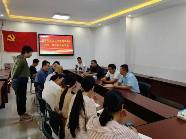 舜承苑东区三号楼居民送锦旗：心系百姓，人民公仆如何化解楼顶瓦片危机？  第2张