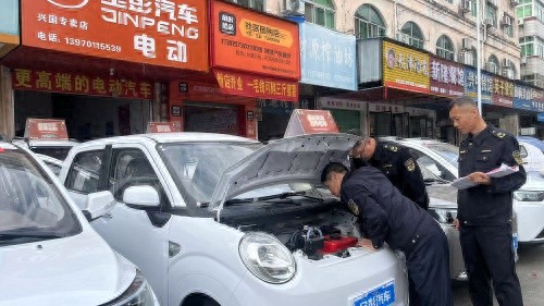 赣州兴国县严查四轮电动车市场，保障中老年人安全出行，你还在等什么？  第1张