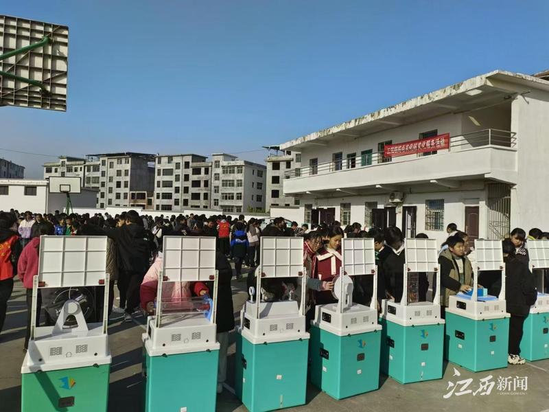 揭秘三阳中学的科技奇遇：政协委员如何点燃孩子们的科学梦想？  第2张
