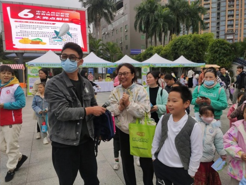 深圳光明区亲子共创垃圾分类新风尚，蒲公英计划引领社区环保新潮流  第3张