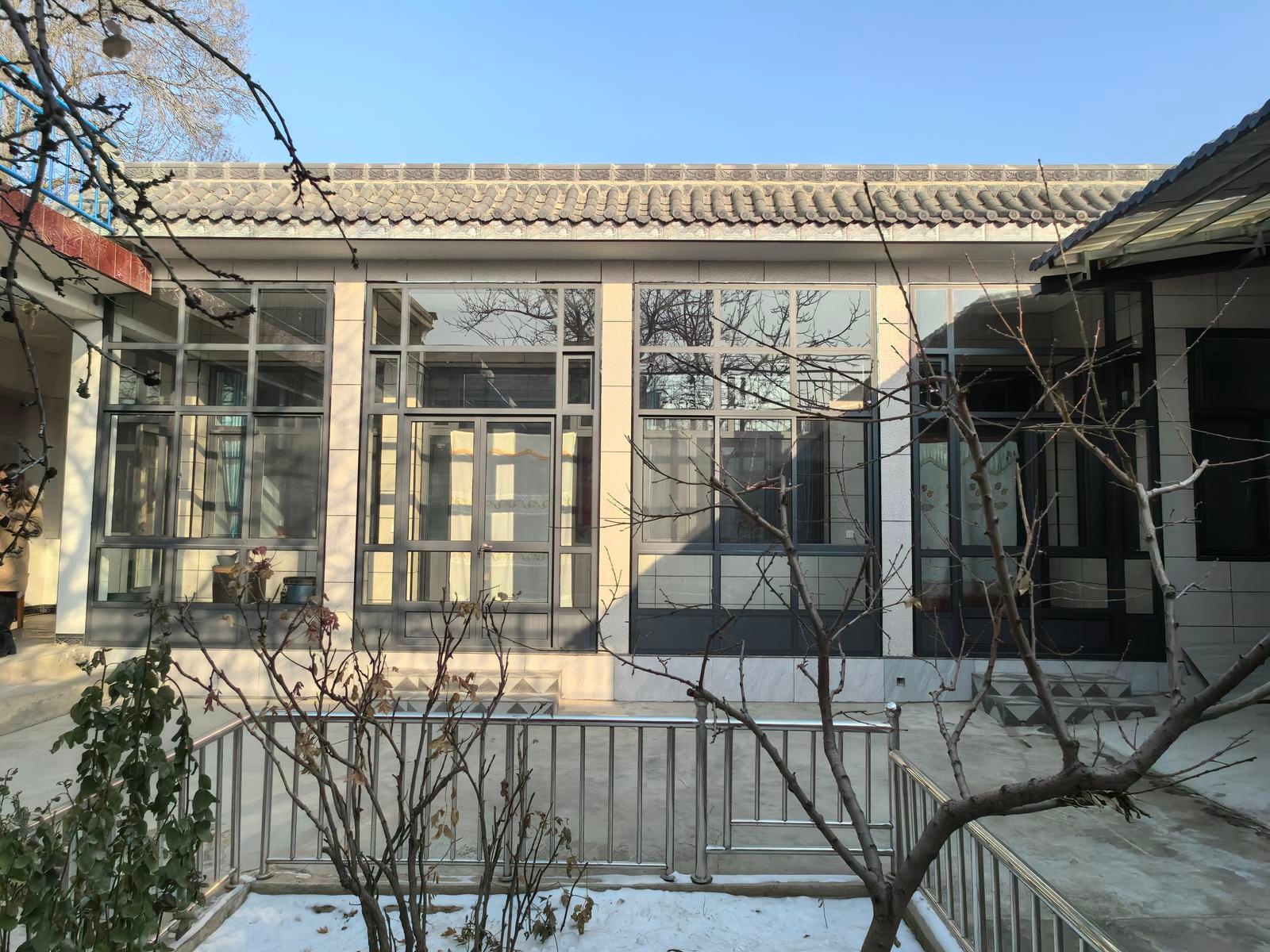 地震一年后，东乡县焕然一新：受灾群众住进新居，笑容重现  第2张