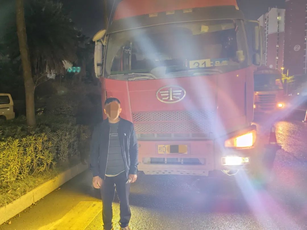 惊！广西司机变造驾驶证，竟在国道上被交警当场识破，后果严重  第2张