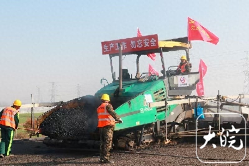 亳蒙高速蒙城段沥青路面试验段成功摊铺，557米新里程碑