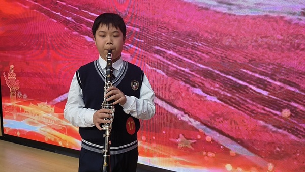 震撼！西飞第四小学器乐大赛，19名天才少年惊艳全场，你绝对想不到的精彩瞬间  第3张