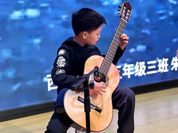 震撼！西飞第四小学器乐大赛，19名天才少年惊艳全场，你绝对想不到的精彩瞬间  第4张