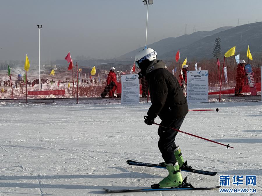 500余名冰雪爱好者齐聚西宁,体验冰雪运动的独特魅力 第2张 500余名冰雪爱好者齐聚西宁,体验冰雪运动的独特魅力 第2张