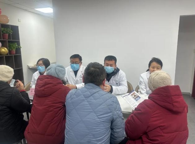 12月18日，西安市第九医院专家团队亲临环东社区养老服务站，为居民提供免费义诊和健康指导  第3张