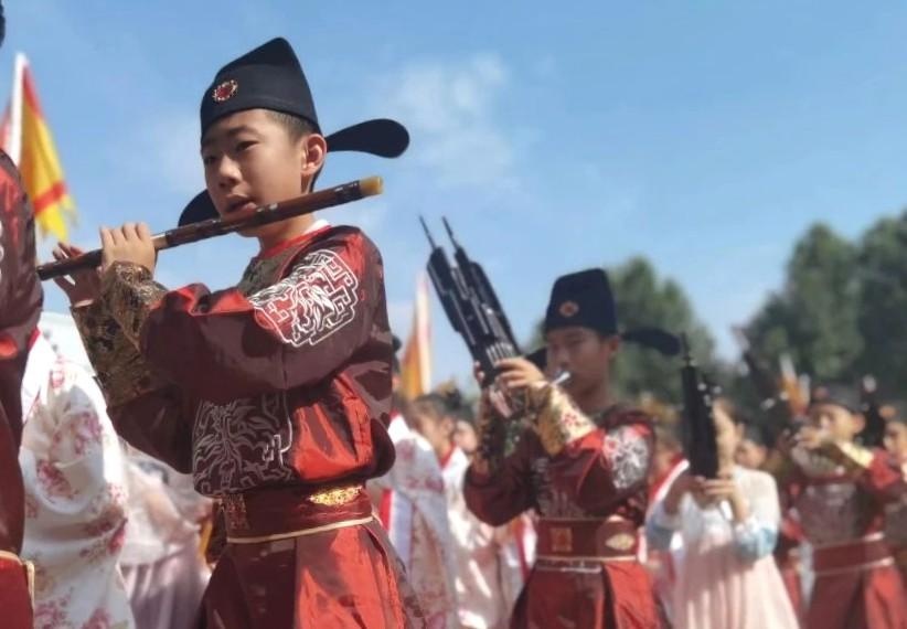 西安鼓乐进校园：昆仑小学如何用16个特色社团惊艳全国？  第2张