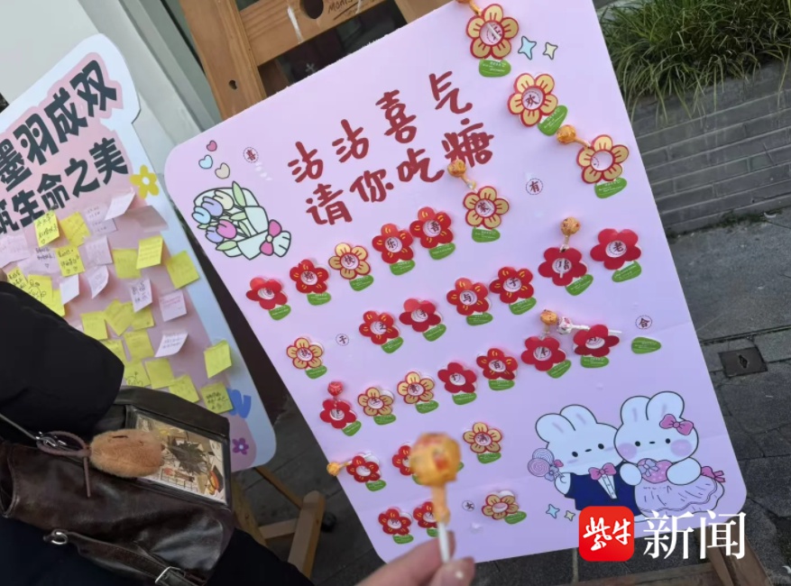 校园黑天鹅浪漫婚礼引爆全校！喜糖甜蜜分享，冬日暖意满满  第3张