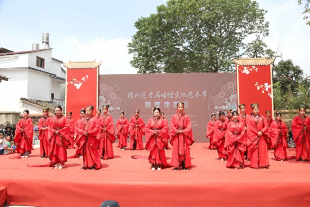 16对新人简约婚礼，信州区移风易俗新风尚引爆全场  第1张