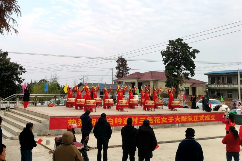 白吟浪村首次趣味运动会火爆开幕，300多群众热情参与，现场欢乐如潮  第2张