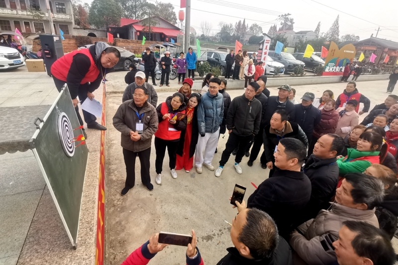 白吟浪村首次趣味运动会火爆开幕，300多群众热情参与，现场欢乐如潮  第3张