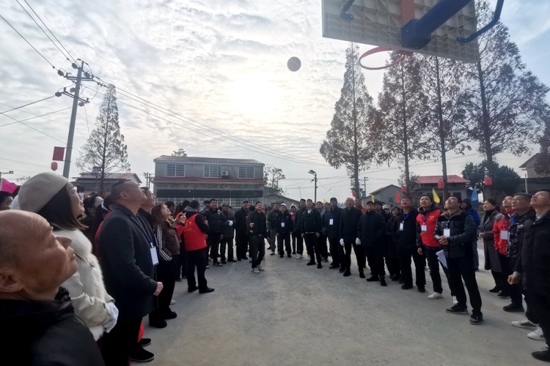 白吟浪村首次趣味运动会火爆开幕，300多群众热情参与，现场欢乐如潮  第5张