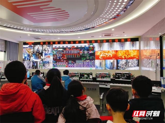 张家界小学生亲身体验垃圾处理，‘绿水青山’理念深入童心，参观现场惊叹连连  第3张